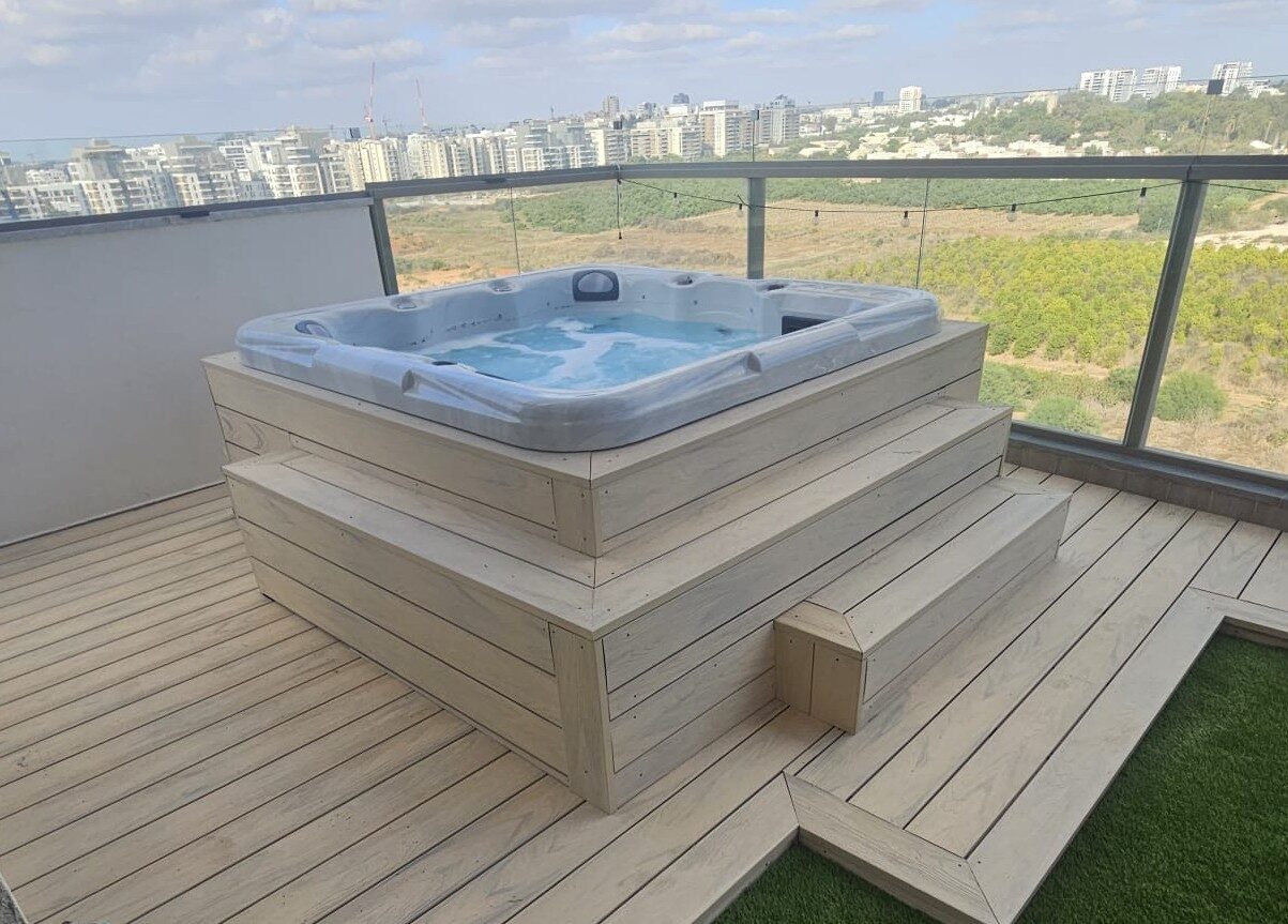 בריכה ג׳קוזי