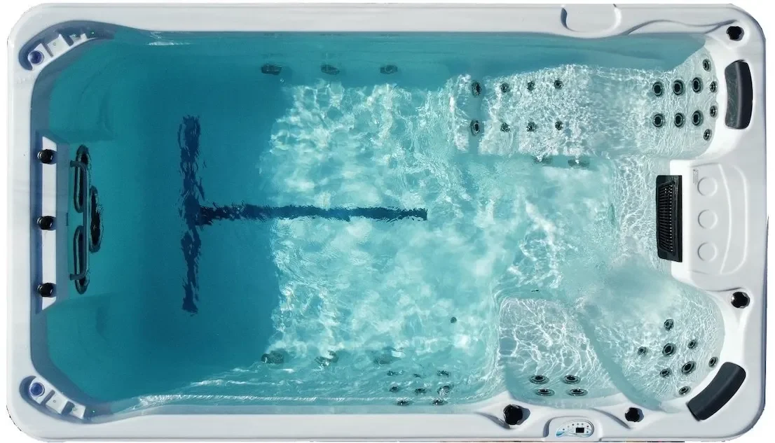 מה ההבדל בין ג׳קוזי לבריכת זרמים?